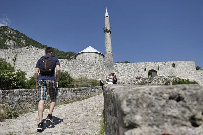 Jajce, Travnik, Pliva lake and Watermills Tour - Stop 1: Tvrdava Stari grad in Travnik—fortress views with real layers