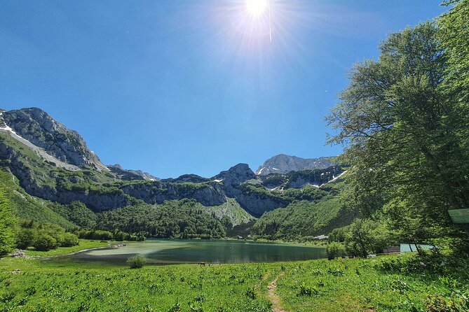 Sutjeska National Park Hike from Sarajevo - Trnovačko Lake picnic: lunch with a cold-water decision